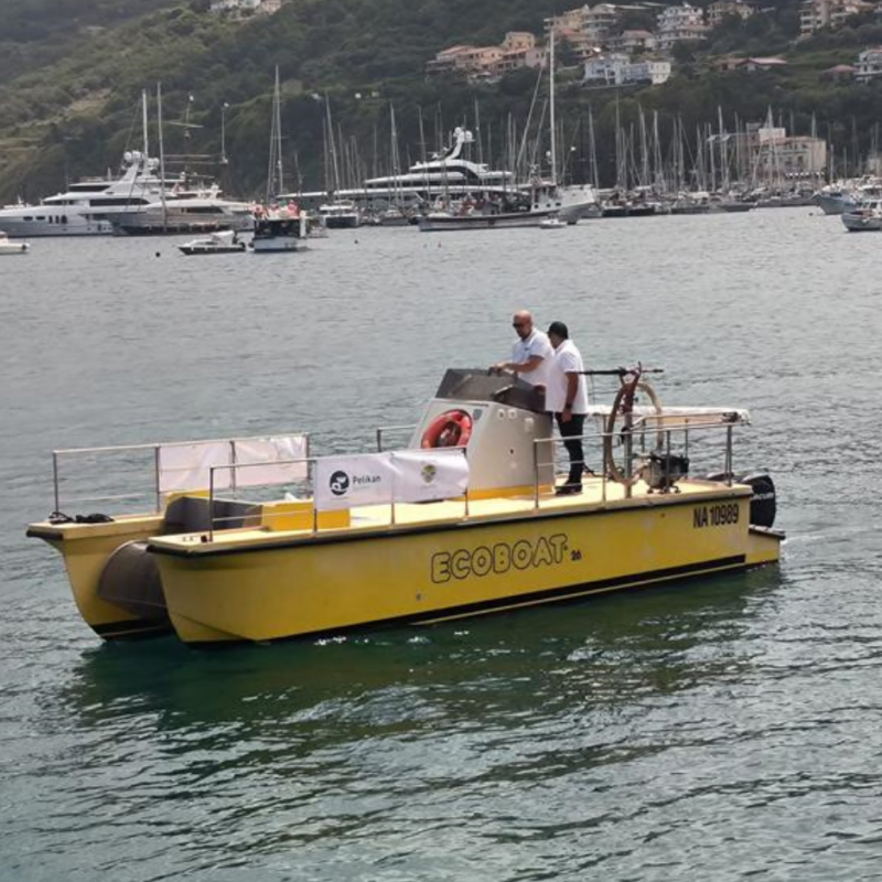 Ladispoli, per risolvere il problema della mucillagine il Comune accelera sull’acquisto del battello “spazzamare”