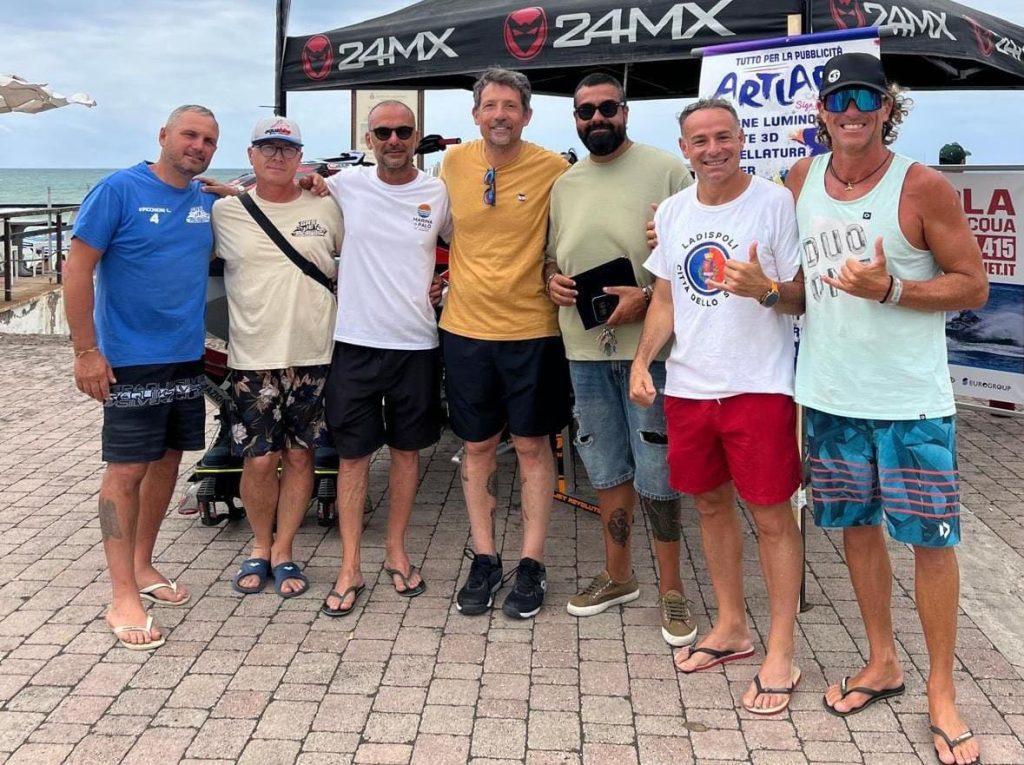 "Sport e spettacolo insieme è turismo sportivo", spettacolo a Ladispoli con i campioni di moto d'acqua e del Flyboard