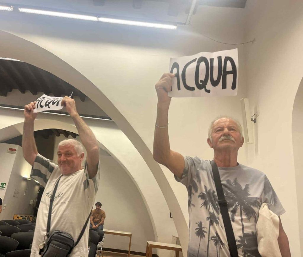 I terzi, famiglie senza acqua: la protesta in consiglio comunale