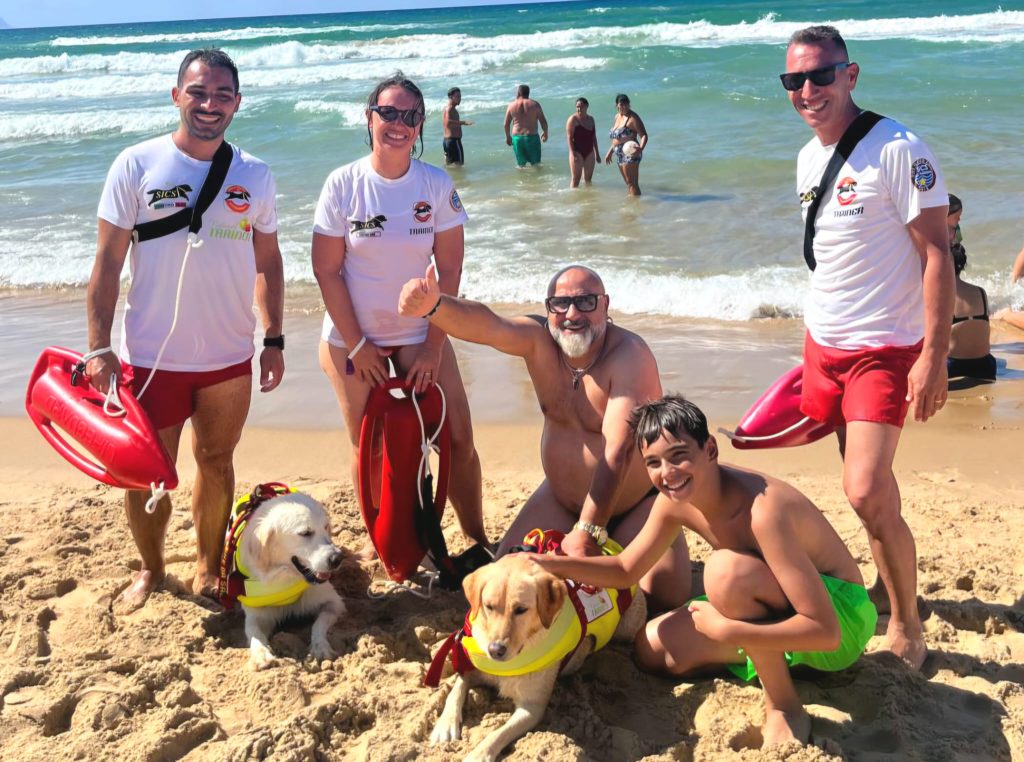 Sei persone salvate dai cani bagnino nel Lazio e in Sicilia