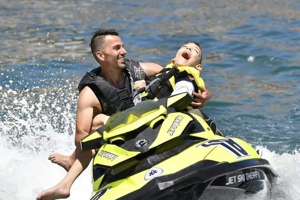 JetSki Therapy torna a Ladispoli. Due giorni di sport e inclusione in mare con il pluricampione Fabio Incorvaia