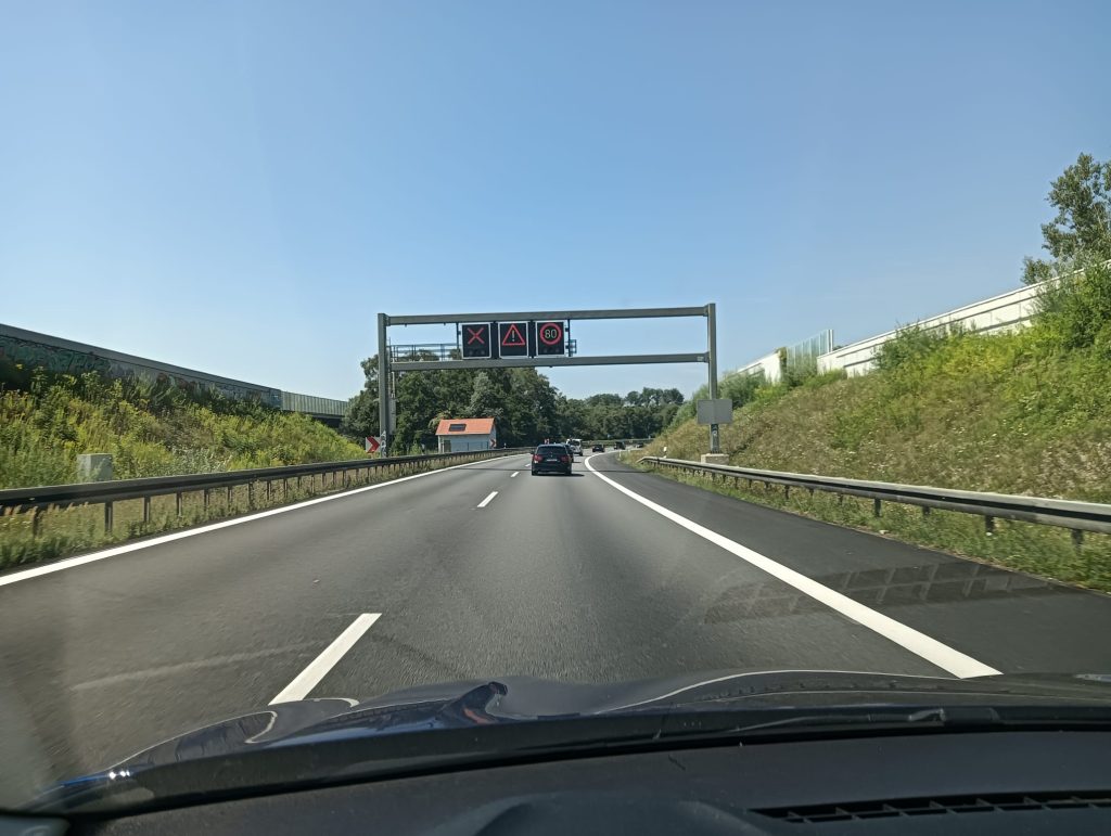 Incidenti causati da automobilisti che viaggiano contromano: la ricetta tedesca per evitarli