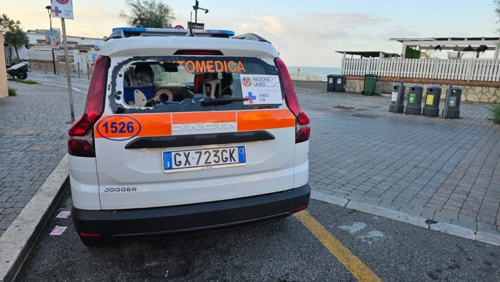 Ladispoli, Fargnoli sul raid contro l’auto medica del 118: “Attaccare un mezzo destinato a salvare vite umane significa colpire l’intera comunità”