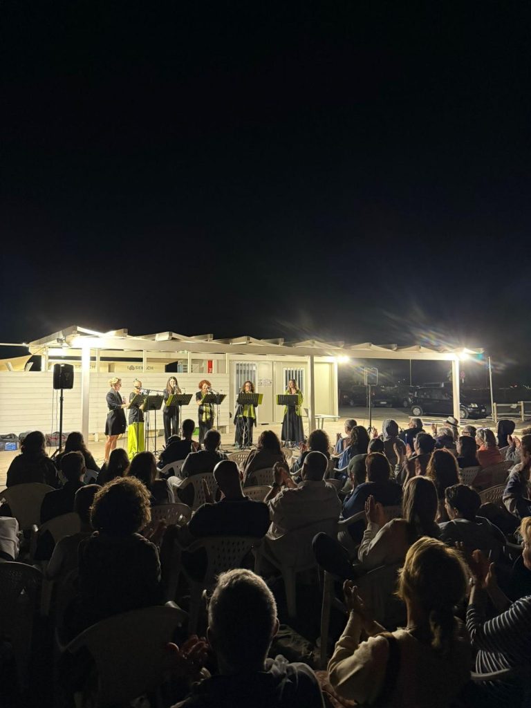 Musica tra le onde: successo per il concerto delle Exafonix alla Spiaggia Liberamente