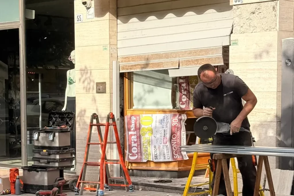 Ladispoli: auto utilizzata come ariete per sfondare la gioielleria sul viale Italia