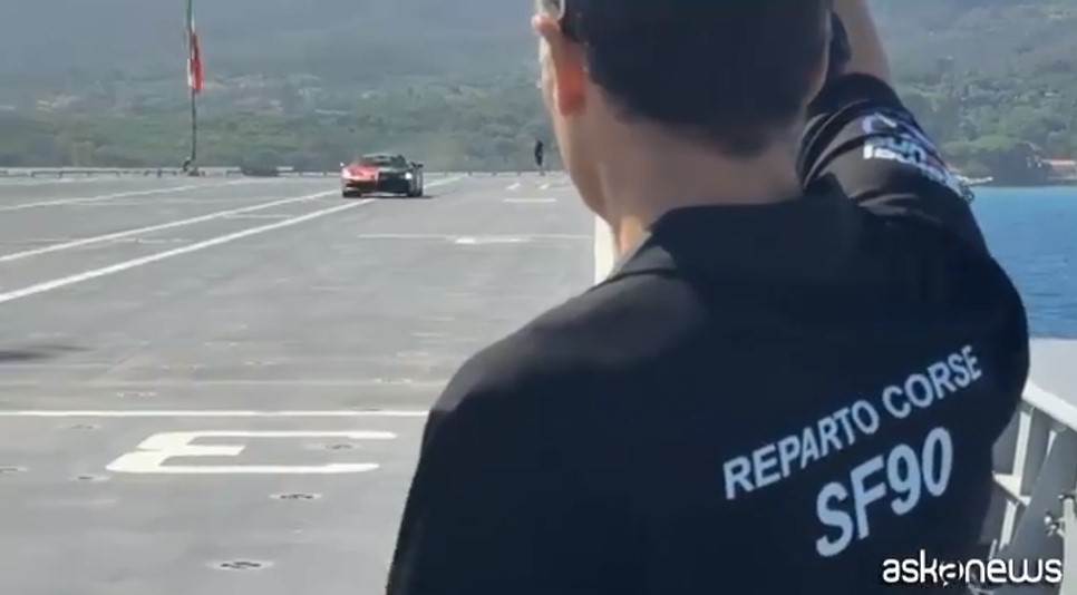 Civitavecchia, Fabio Barone spinge la Ferrari a 164 km/h sul ponte di Nave Trieste