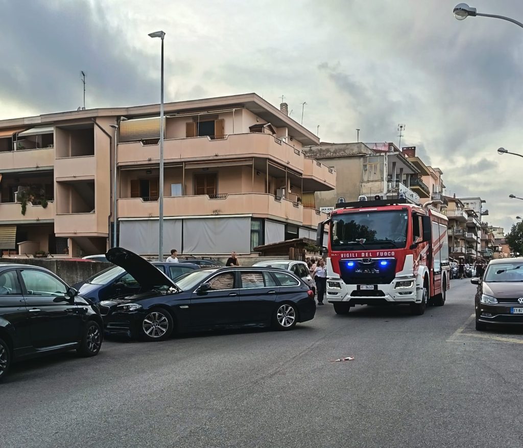 Ladispoli, Via Napoli, tratto dopo Via Genova, chiuso per uno spettacolare incidente. Nessun ferito