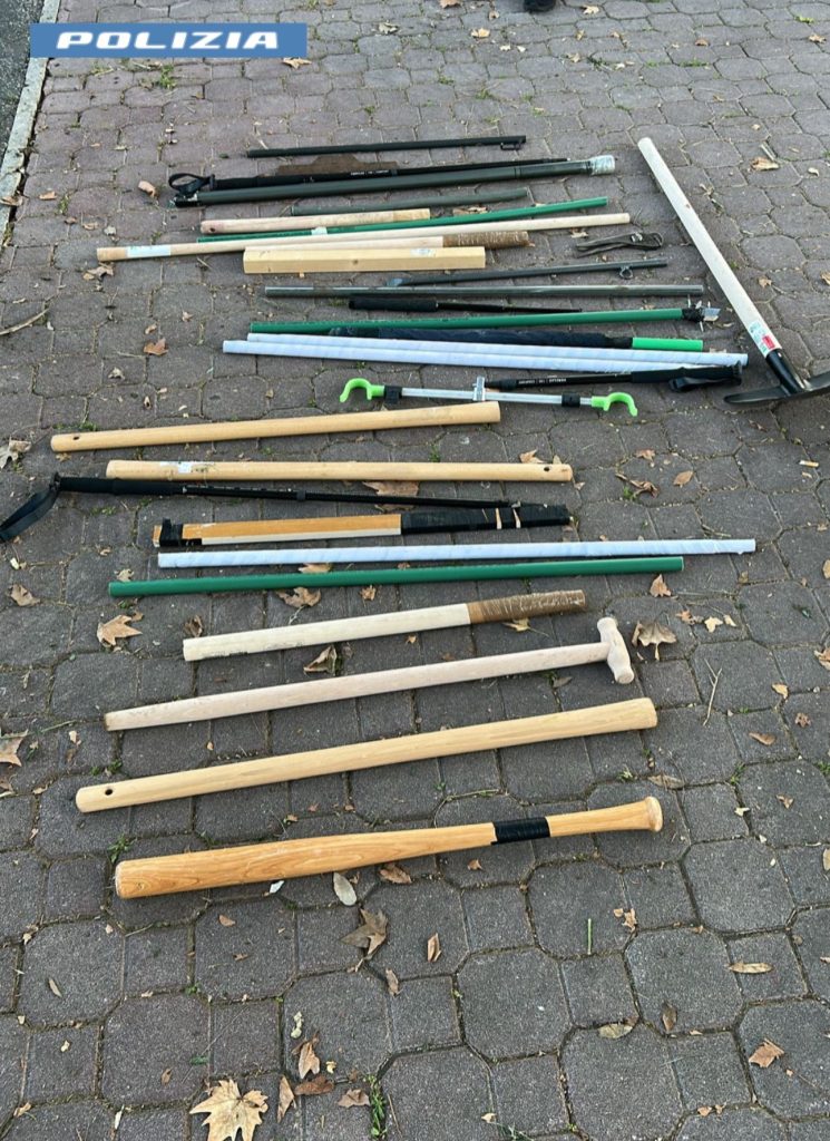 Derby, bonifiche pre-match: rinvenute e sequestrate dalla Polizia aste in plastica munite di viti e di lame e mazze in legno