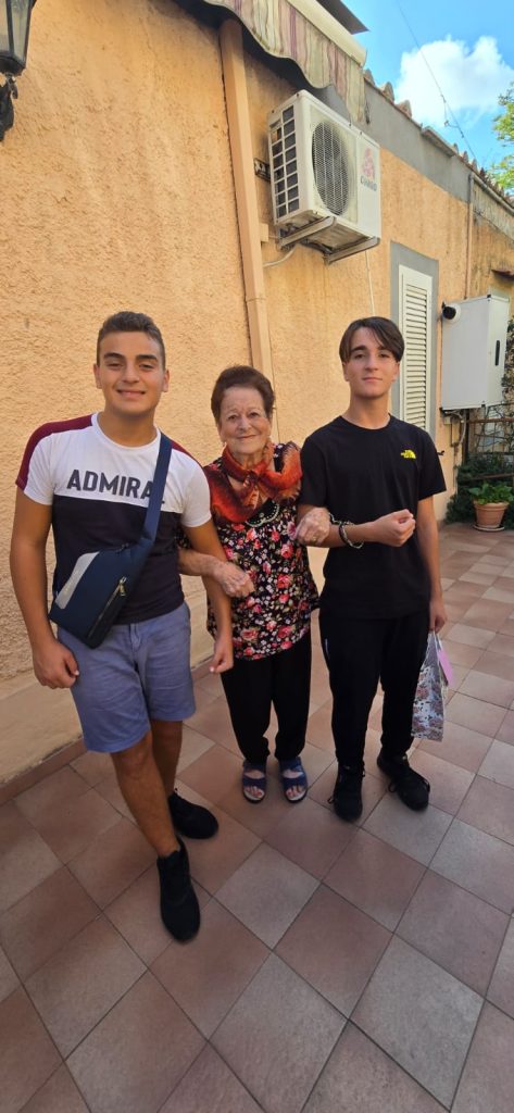 Due 14enni di Cerveteri salvano una 92enne caduta in giardino
