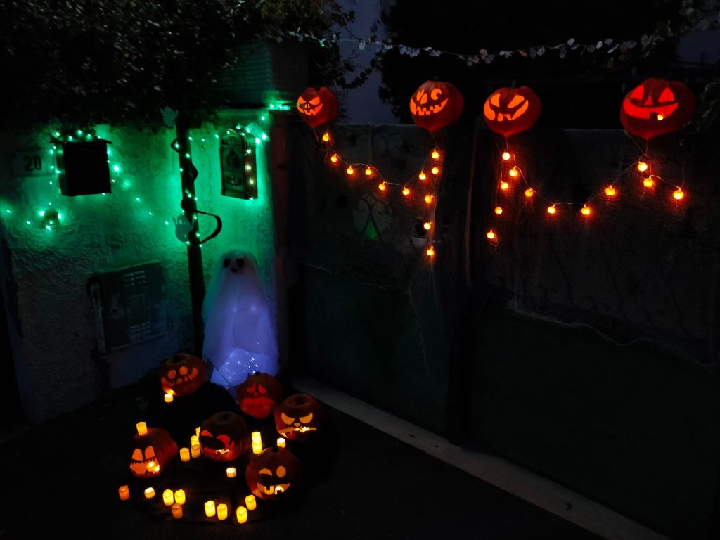 Cerenova, vi presento il mio Halloween, con personaggi, filastrocche e 65 zucche