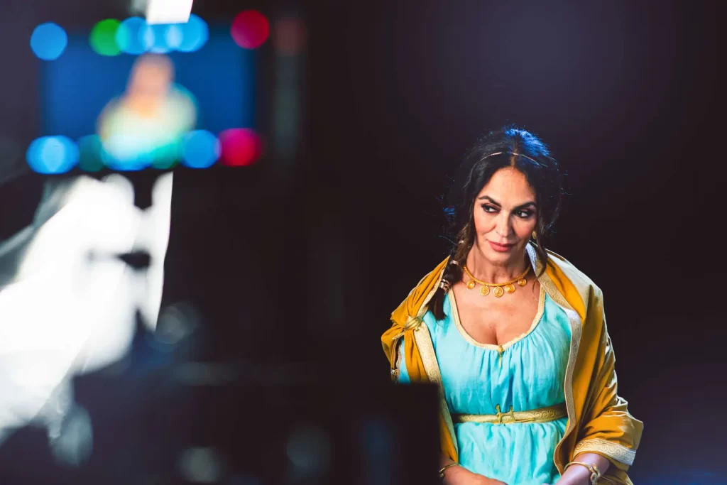 “Via Etrusca”, Cerveteri e Tarquinia si raccontano con Maria Grazia Cucinotta tra cinema, podcast e realtà aumentata