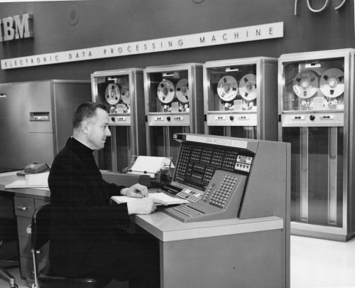 Padre Roberto Busa, il gesuita che insegnò a leggere ai computer e che ha cambiato la storia dell’informatica