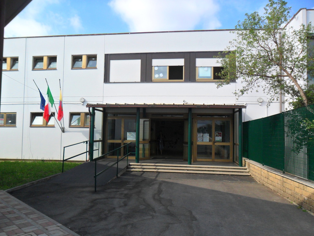 Cerveteri, nella scuola primaria di via Castel Giuliano, si accendono nuovi fari a LED grazie a un’iniziativa del Consigliere Alessandro Fondate