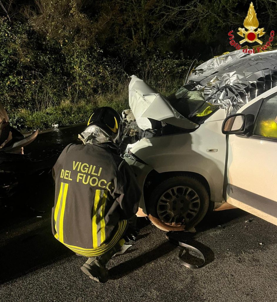 Bracciano, un morto nel pomeriggio per un violento scontro frontale su via Settevene Palo