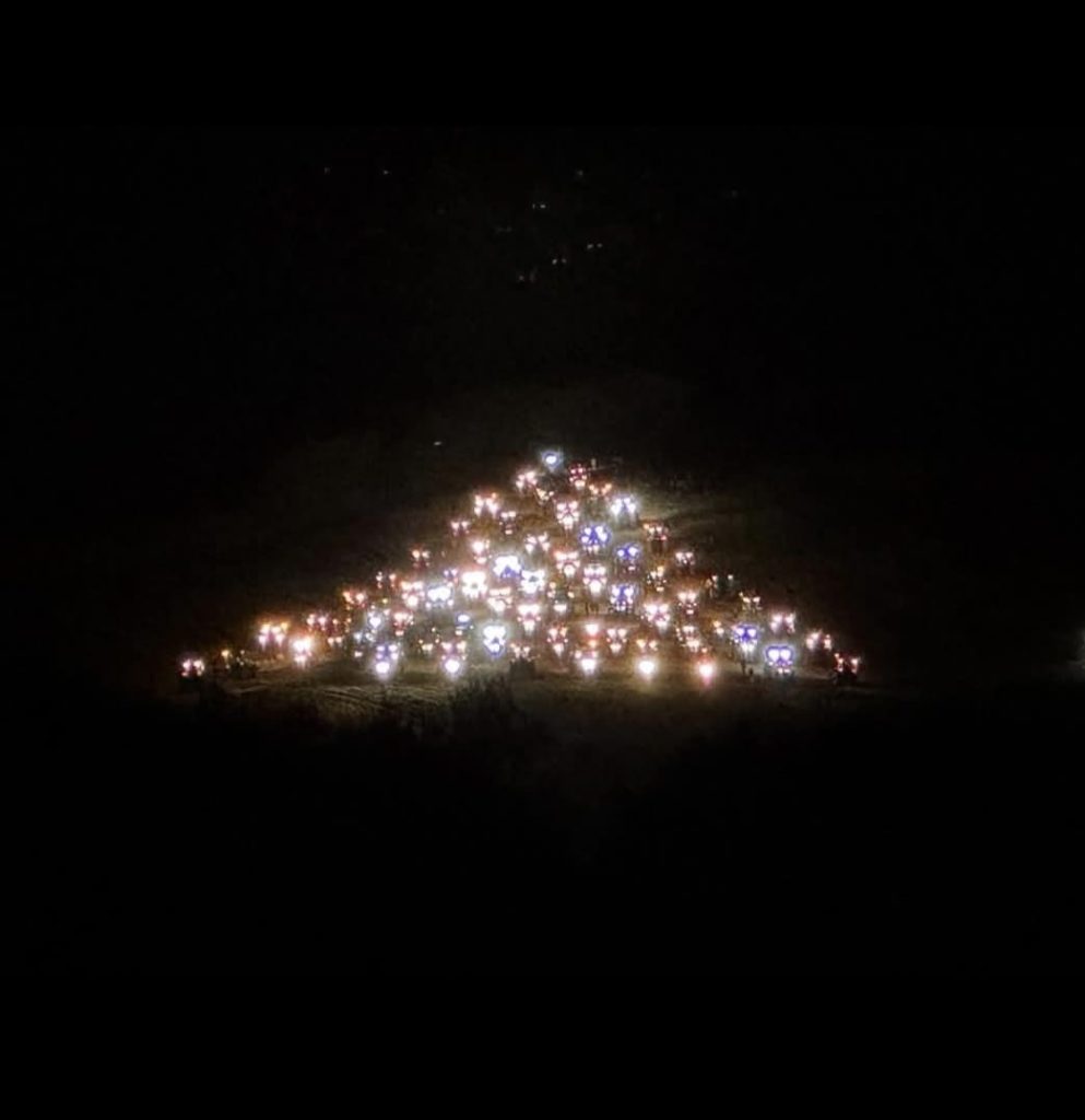 Cerveteri, alle Due Casette l’albero di Natale dei trattori degli agricoltori del Lazio