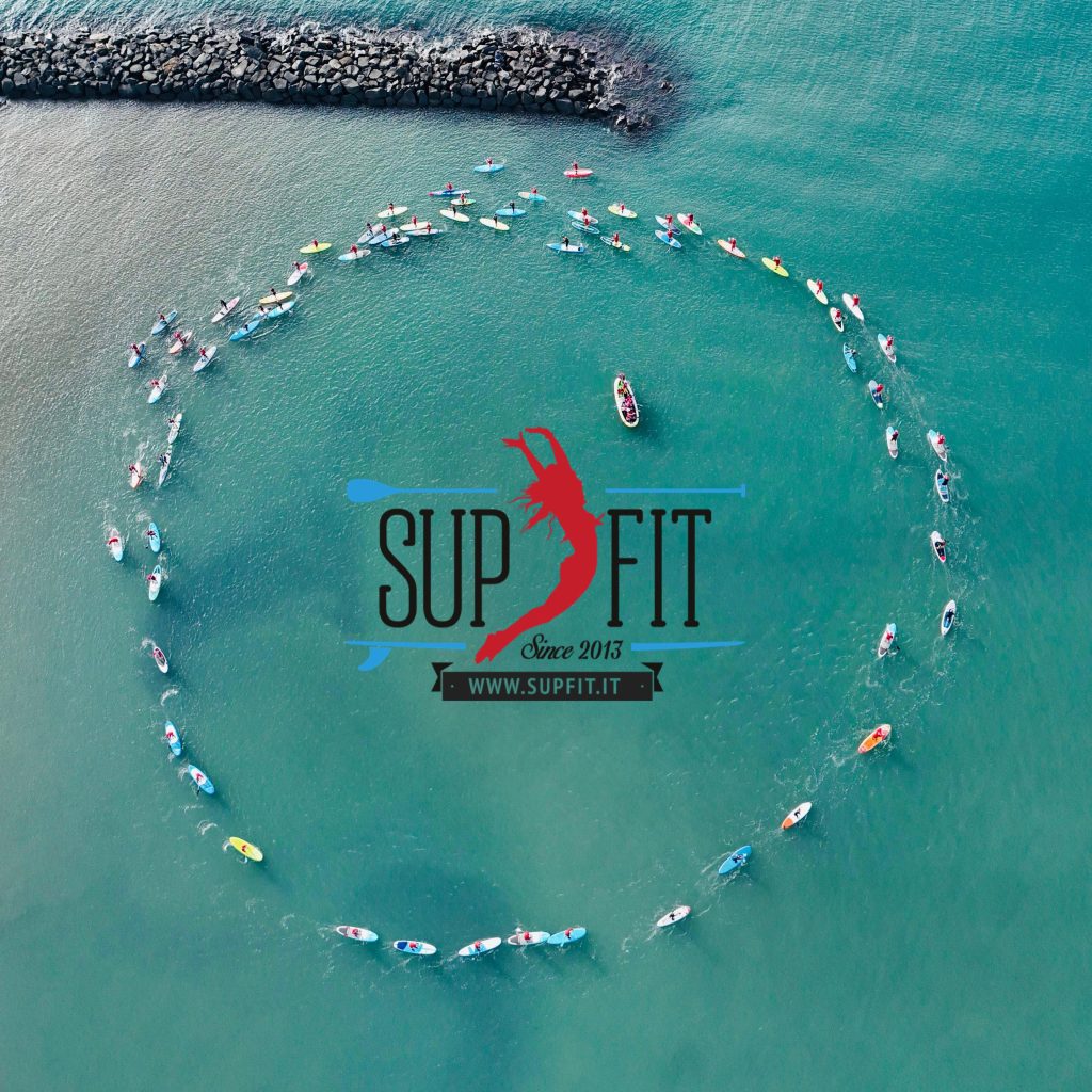 L’ASD Marina di Cerveteri firma un record: 80 Babbi Natale in acqua