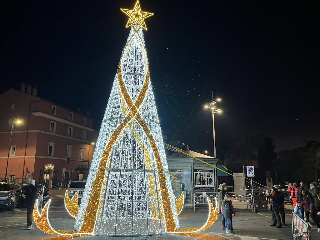 Cerveteri, l’opposizione attacca: spesi 160mila euro per discutibili eventi natalizi. Ma solo briciole al Presepe Vivente, e le frazioni sono state dimenticate