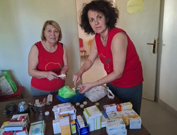 Madri in fila, bambini in braccio. Tanti grandi occhi pieni di fiducia che ti chiedono aiuto