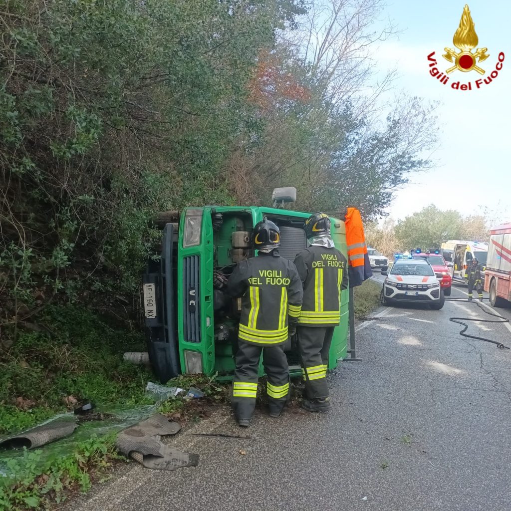 Giornata intensa per i VVF di Civitavecchia: interventi tra alberi pericolanti, crolli e un grave incidente stradale