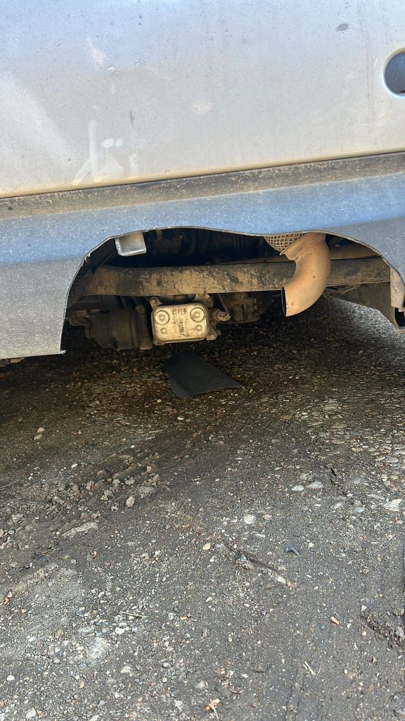 dalla sua macchina parcheggiata davanti al Village