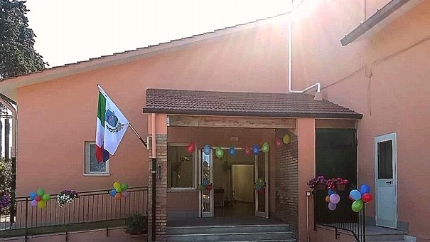 “Perché i bambini di Due Casette sono rimasti nei container? Colpa delle iscrizioni eccedenti della Salvo D’Acquisto mai redistribuite”