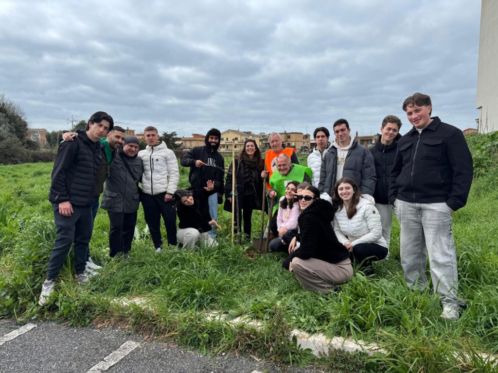 Piantare il Futuro. Gli Studenti dell'Alberghiero di Ladispoli imparano l’ecologia con Rosario Sasso