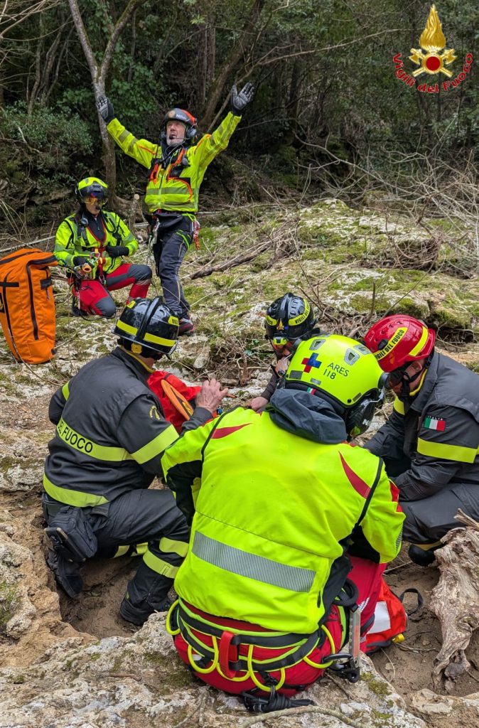 Escursionista ferita a Tolfa: recuperata con l’elicottero del Soccorso Alpino