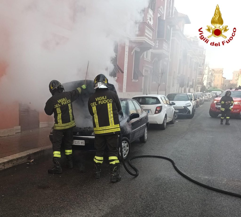 Doppio incendio di auto tra Civitavecchia e Santa Marinella: nessun ferito