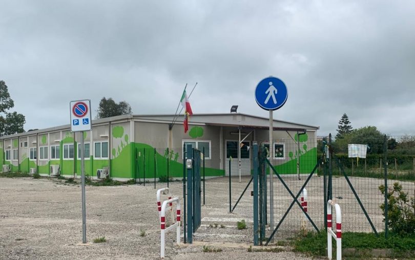 “Perché i bambini di Due Casette sono rimasti nei container? Colpa delle iscrizioni eccedenti della Salvo D’Acquisto mai redistribuite”