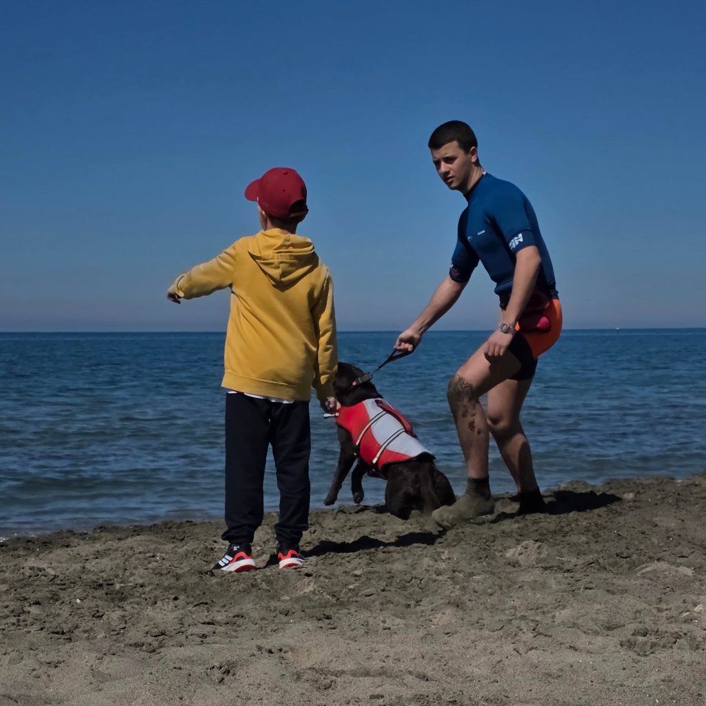 Cani da salvataggio e sicurezza in mare. Lezione speciale per gli alunni di Marina di Cerveteri