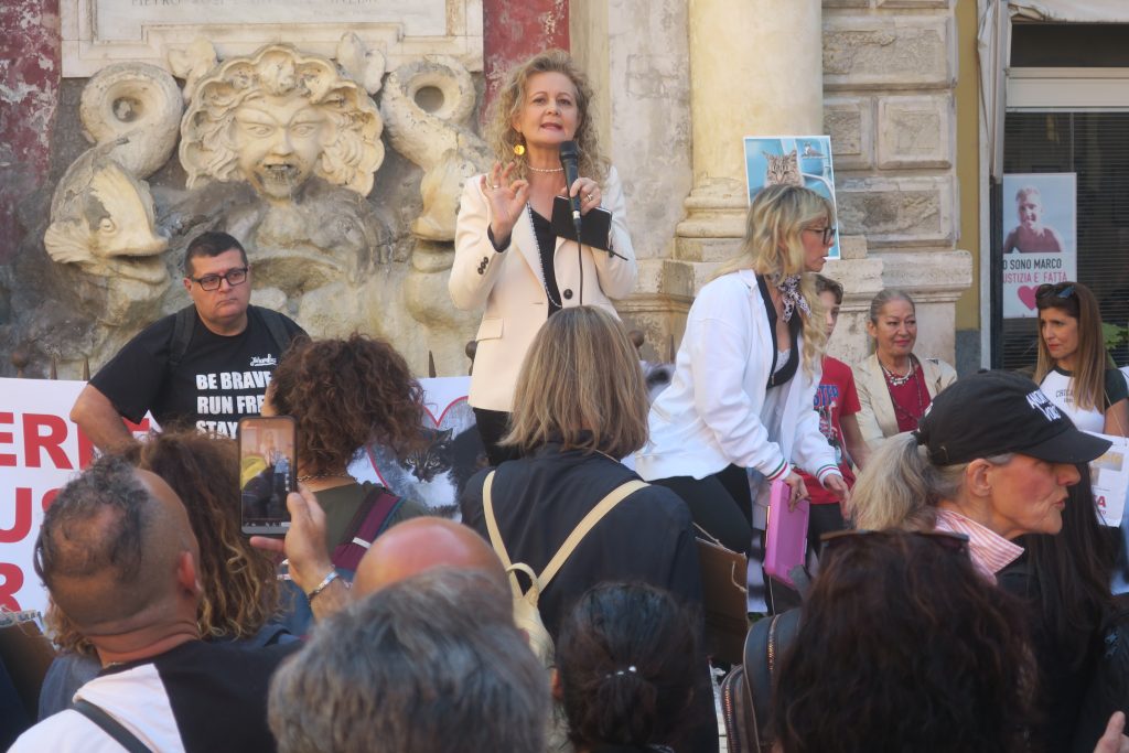 Signorina, la piazza chiede giustizia. Gubetti risponde: “Cerveteri non è questa, chi sa qualcosa parli”