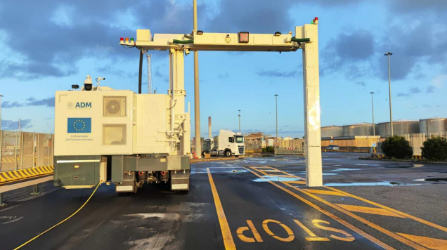 Porto di Civitavecchia, sequestrati oltre 8kg di cocaina e 93kg di marijuana: arrestato autotrasportatore