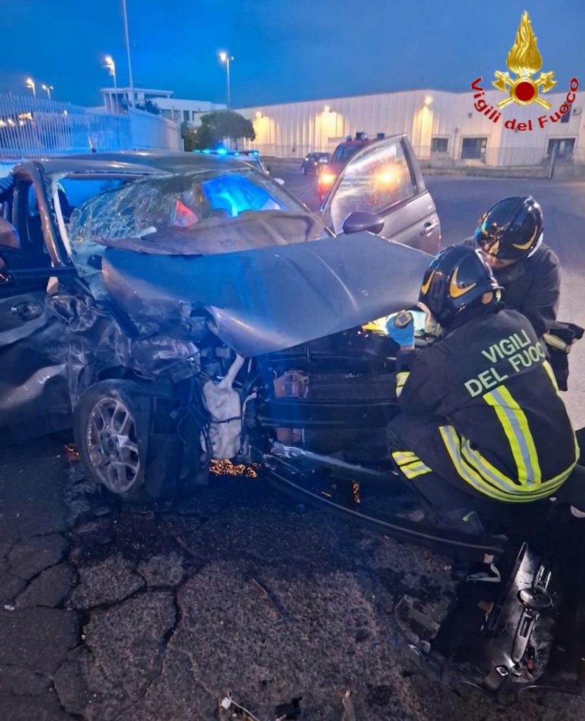 Civitavecchia, perde il controllo dell’auto e finisce contro un muro: uomo trasportato in ospedale