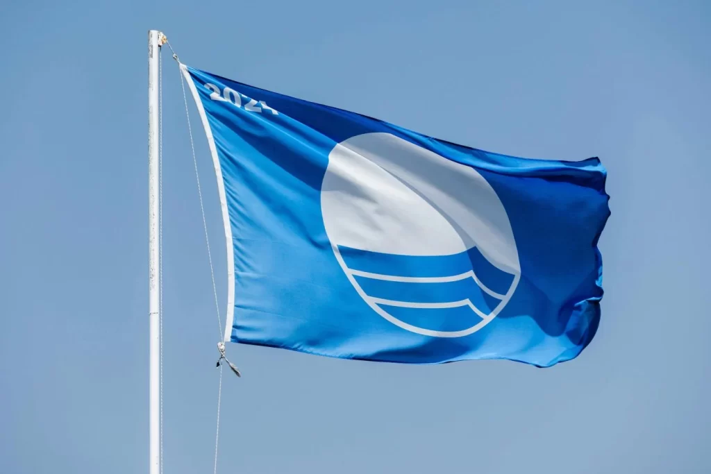 Bandiere Blu 2026, il Lazio scende a dieci. Ma c’è anche Trevignano Romano