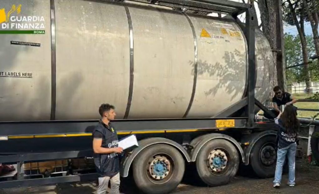 Cerveteri, sequestrati 31mila litri di benzina di contrabbando: denunciati due responsabili