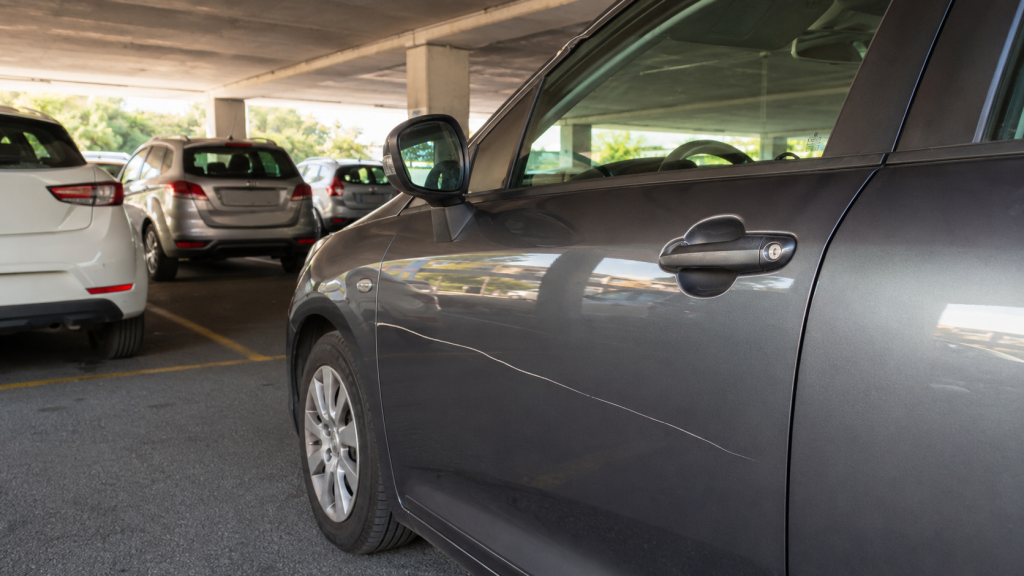 Cerenova, auto rigate nel parcheggio del supermercato Tigre. La segnalazione in un post social
