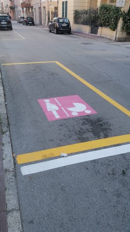 Cerveteri, istituiti 16 nuovi stalli di sosta "rosa" per donne in gravidanza e genitori con bambini fino a 2 anni