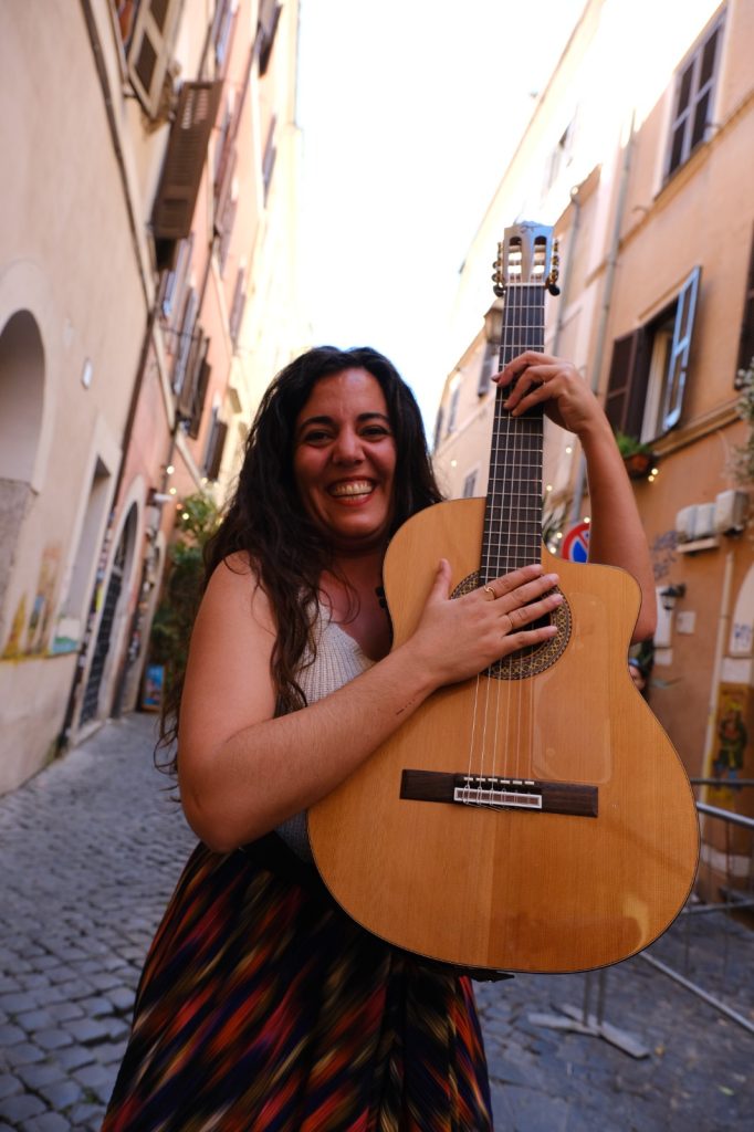 Cecilia Baliva, la giovane cantante che a Cerveteri ha trovato la serenità per provarci davvero