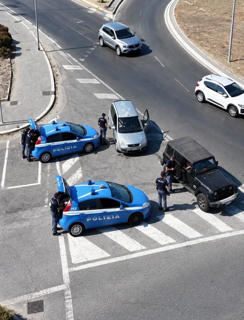 Ostia, droga nella busta appesa alla bici e sotto i vestiti. Due arresti