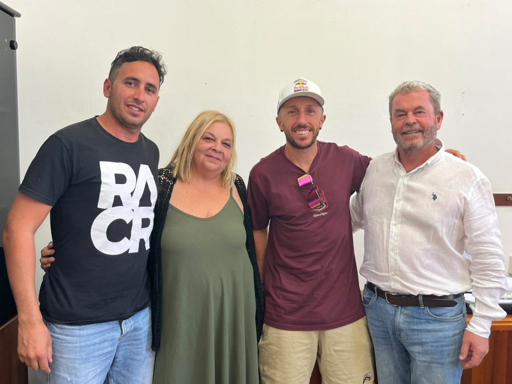Cerveteri accoglie la leggenda del motocross: Tony Cairoli a colloquio in Municipio con il Vicesindaco Ferri