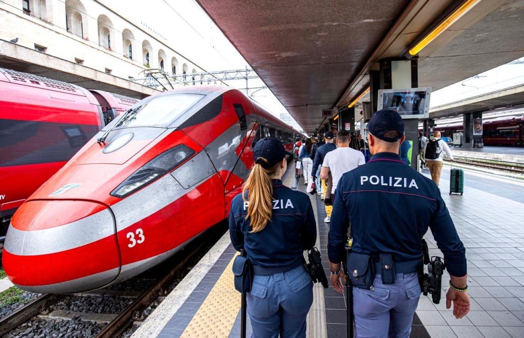 Roma, furti sui treni e negli uffici della stazione Termini. Tre arresti della Polfer