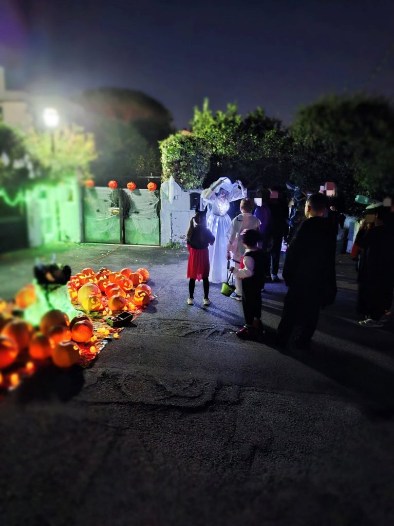 Cerenova, Virginia regala ai bambini lo straordinario Halloween che sognava da piccola