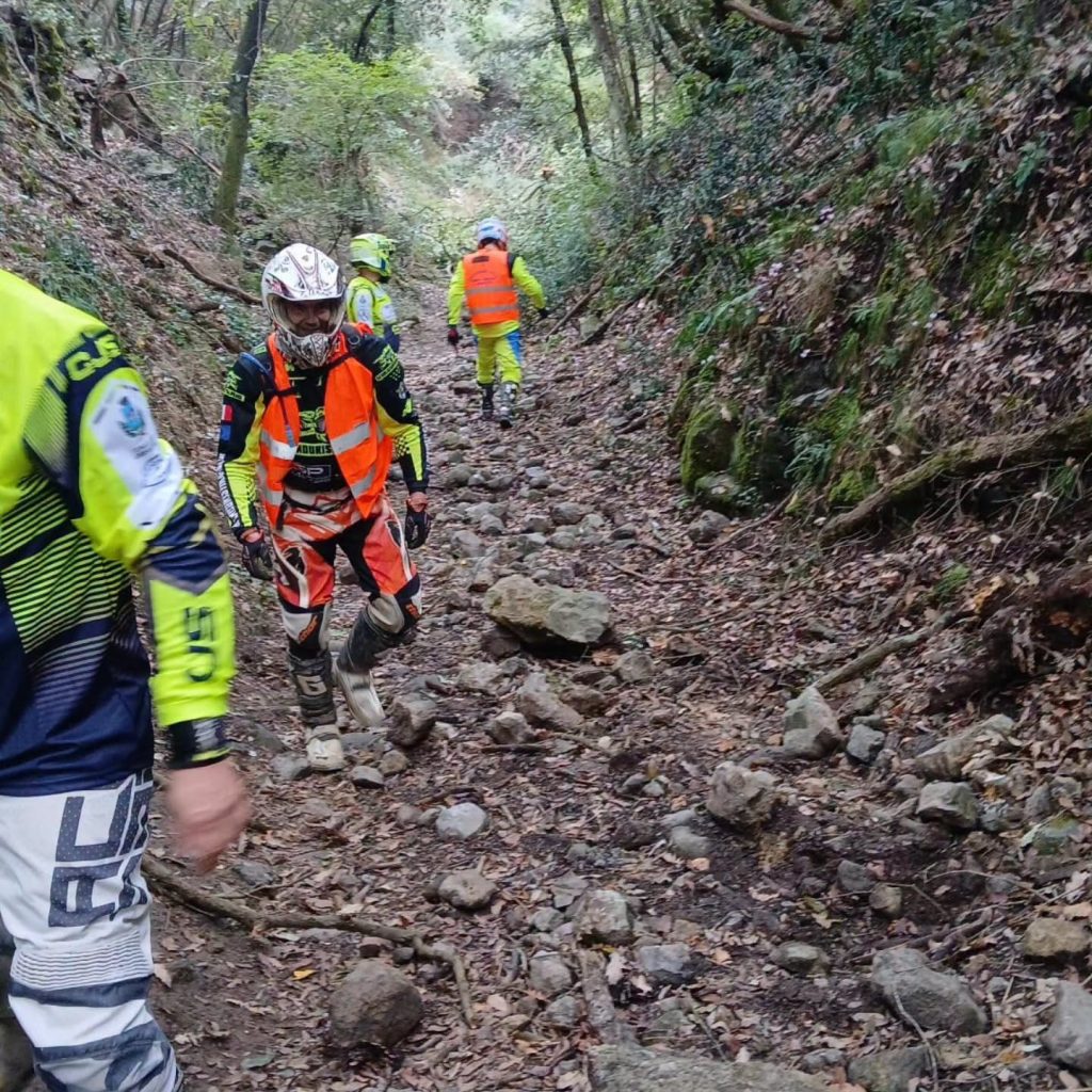 Cerveteri, riaperto l’Anello delle Cascatelle. I volontari liberano il sentiero dagli alberi caduti