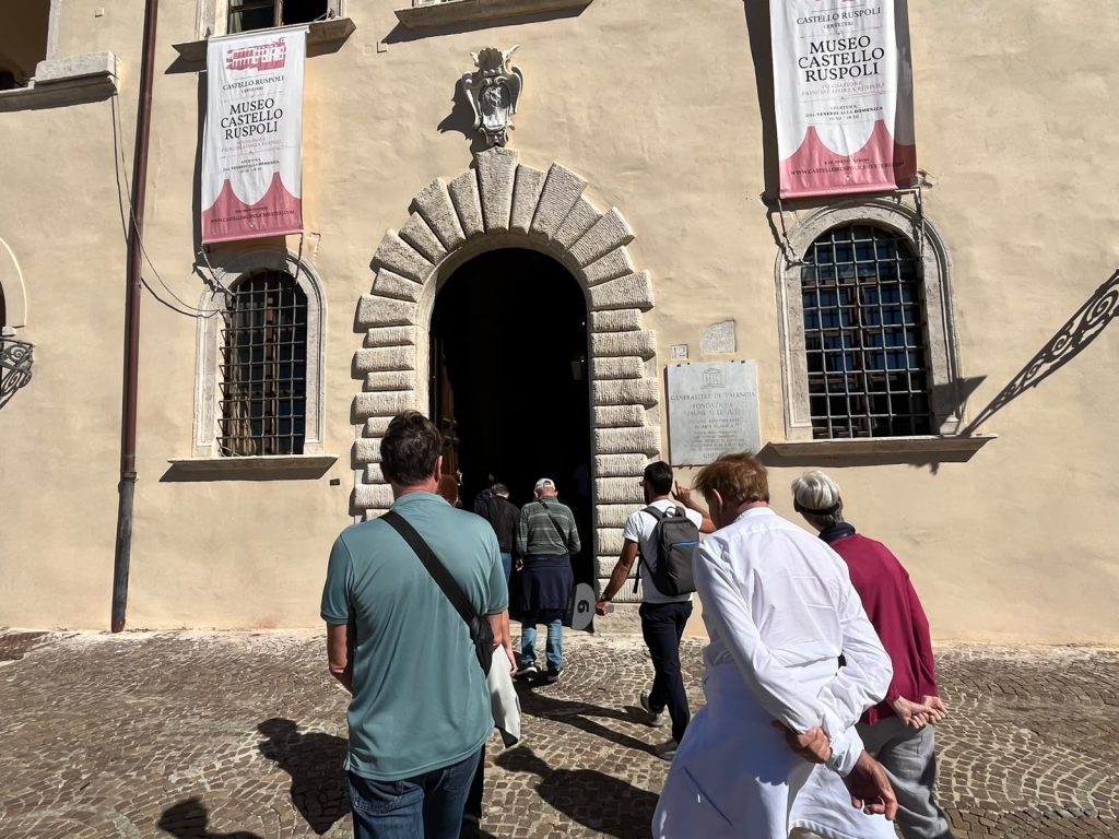 Croceristi a Cerveteri in visita a Castello Ruspoli: un tour nell’arte e nella storia