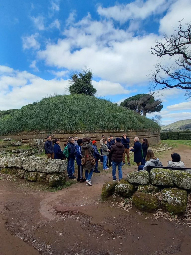 Patrizio Fileri, che è l'archeologo curatore delle collezioni di Cerveteri.