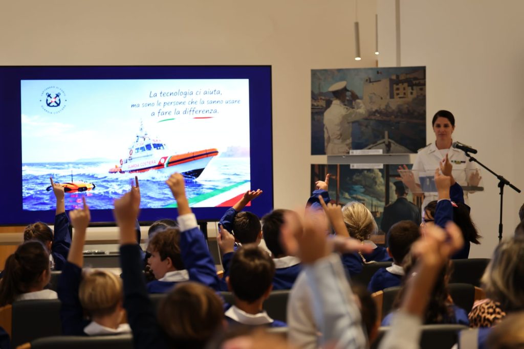 Guardia Costiera e Nuove Tecnologie: a Civitavecchia i bambini incontrano i protagonisti di un soccorso in mare